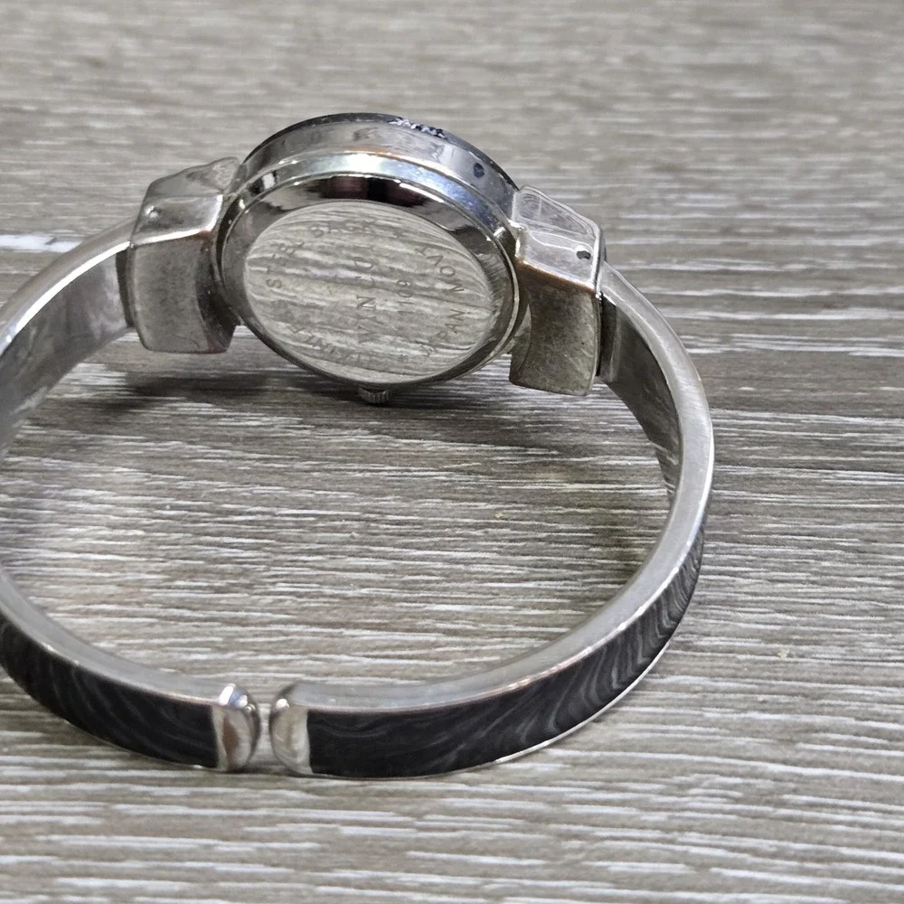 WINCCI Women's Bangle Quartz Watch Japan Movement Silver Tone Black Bezel